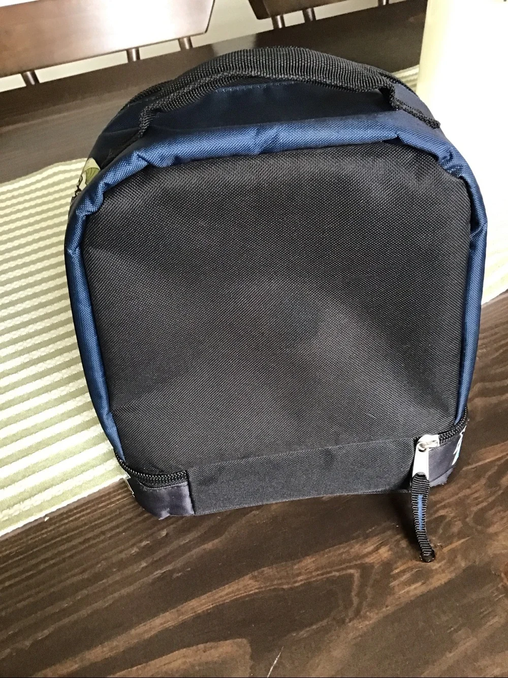Intimo Beyblade Burst Fafnir dual compartment insulated lunch bag.
